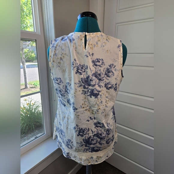 LANDS' END CANVAS SLEEVELESS BLOUSE BEIGE BLUE FLORAL WATERCOLOR WOMEN 8 TANK - Picture 4 of 12